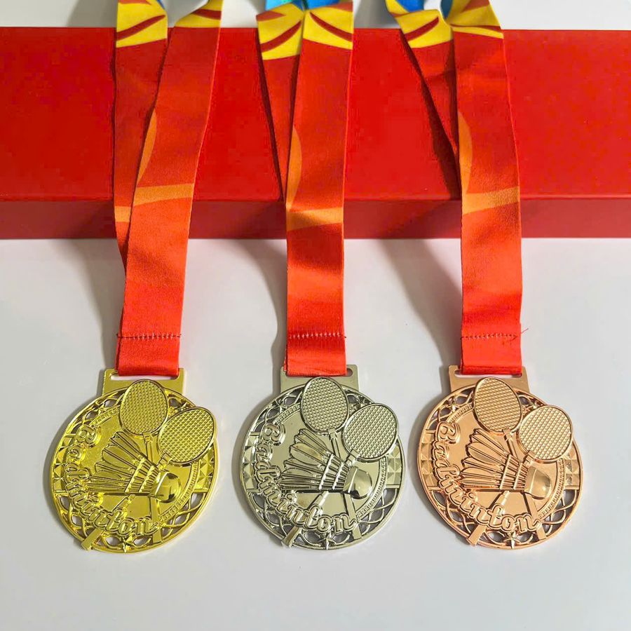 Huy_Chuong_Cau_Long_Dong