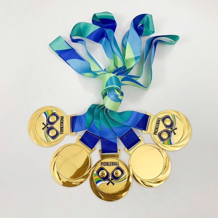 Huy_chuong_Pickleball_iWin_(Day_do)_Vang