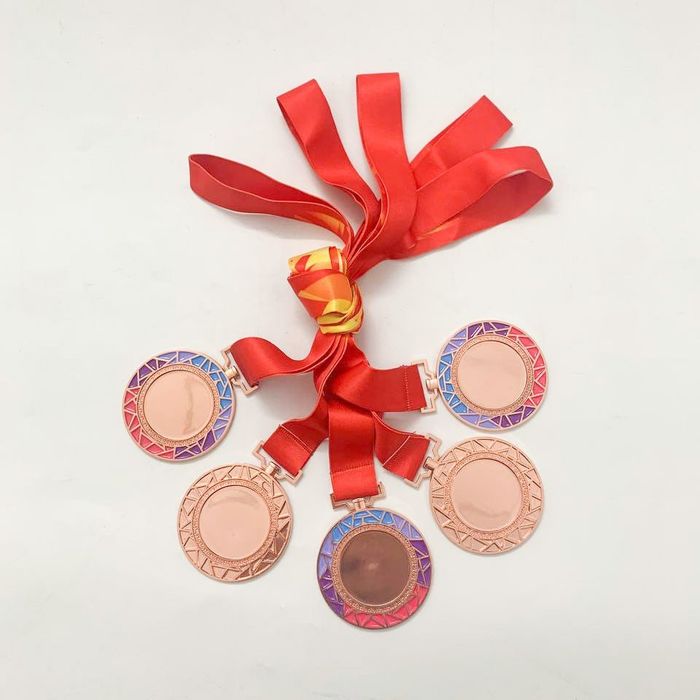 Huy_chuong_iWin_(Day_do)_Dong