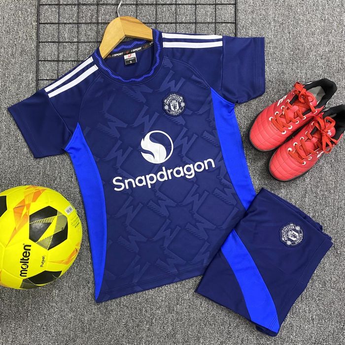 QA_Tre_em_JS_MU_24/25_Xanh_Den