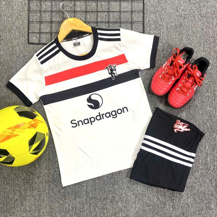 QA_Tre_em_JS_MU_24/25_Lon_Trang_Soc