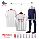 QA_Tre_em_KL_Arsenal_25/26_Lon_Trang